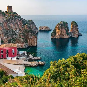 La Casa Nel Borgo Scopello (Sicily)
